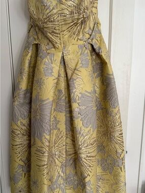 Donna Karen New York Yellow Floral Jacquard Strapless Midi
Gown Size 10